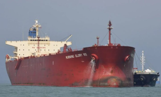 Швеція заявила про військових РФ на танкерах "тіньового флоту" в Балтиці Швеція заявила про військових РФ на танкерах "тіньового флоту" в Балтиці